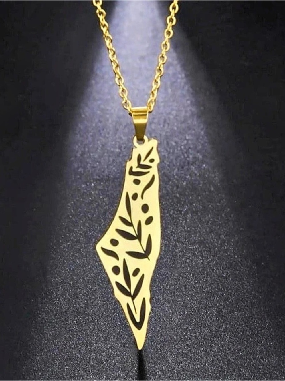 Leaf Pendant Necklace in Gold Like New